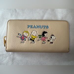 Coach X Peanuts Long Zip Around Wallet With Snoopy And Friends Motif CF219